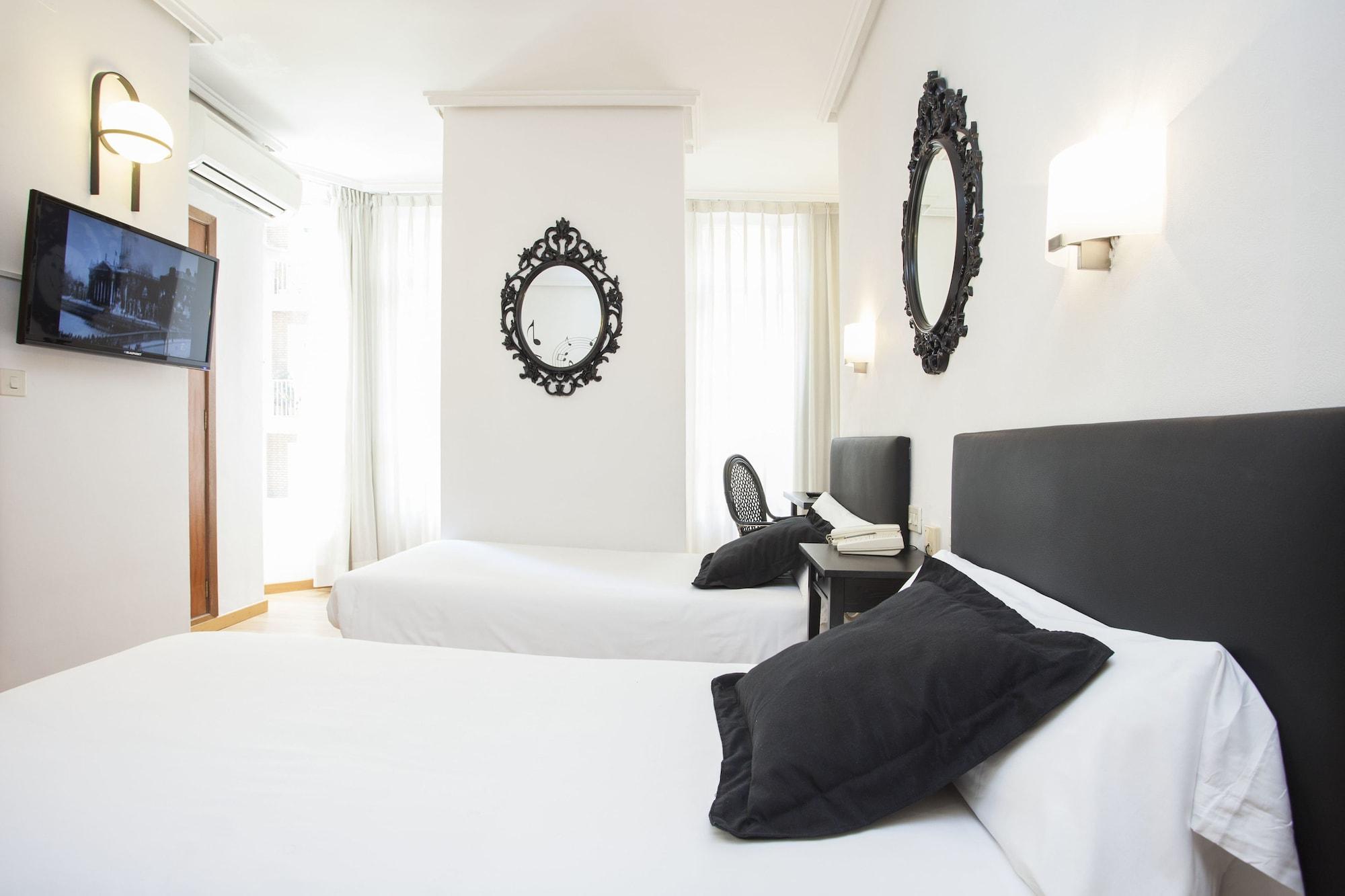 Hotel De La Musica 2*