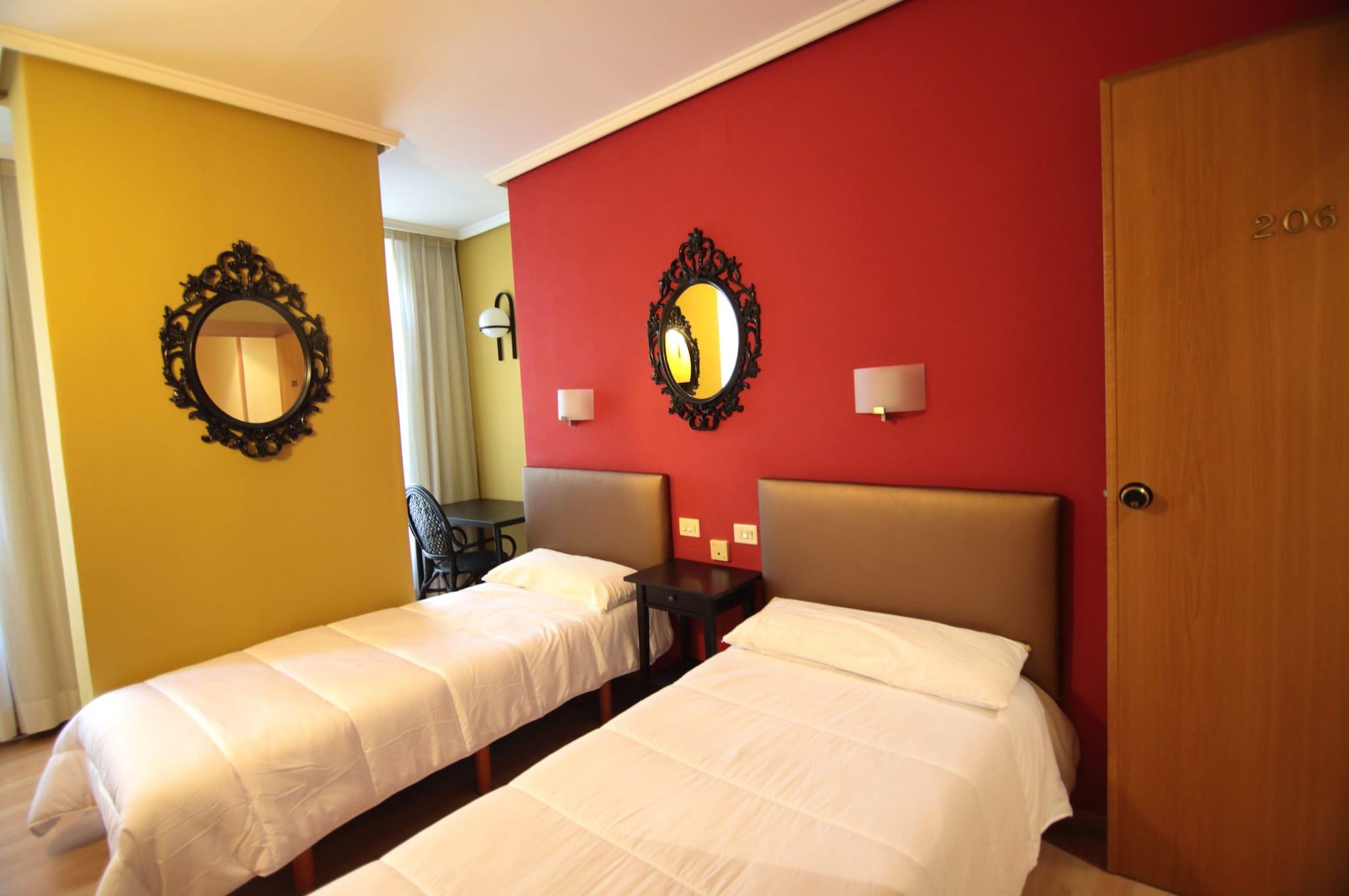 Hotel De La Musica 2*